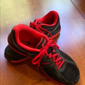 NIKE DUAL FUSION ST2 MENS SIZE 11